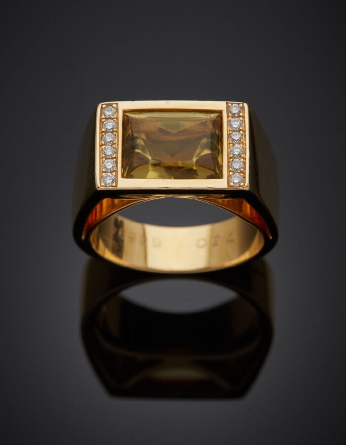 POIRAY - BAGUE "chevalière" en or jaune (750‰) serti d'une citrine rectangulair…