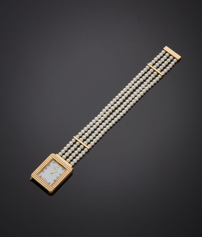 POIRAY - BRACELET MONTRE rectangulaire de dame en or jaune (750‰). Lunette godr…