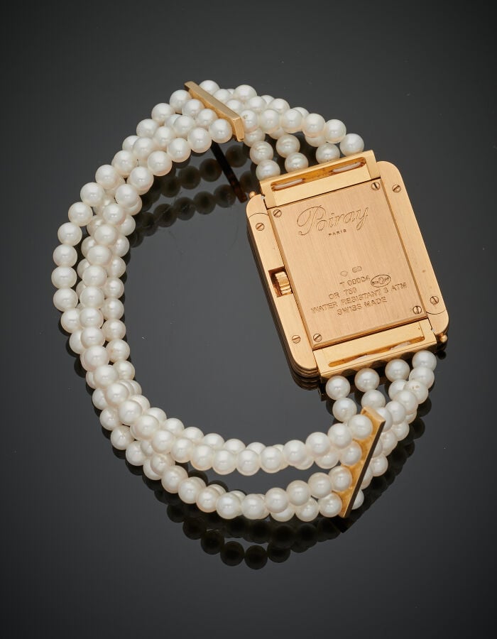 POIRAY - BRACELET MONTRE rectangulaire de dame en or jaune (750‰). Lunette godr…
