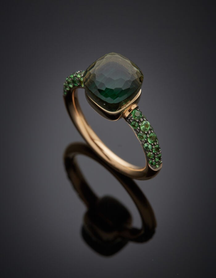 POMELLATO - BAGUE "Nudo" en or jaune et or noirci (750‰) serti d'une prasiolite…