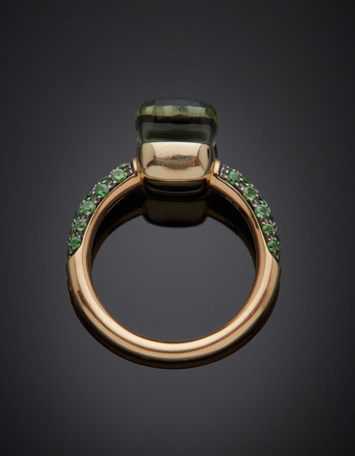 POMELLATO - BAGUE "Nudo" en or jaune et or noirci (750‰) serti d'une prasiolite…