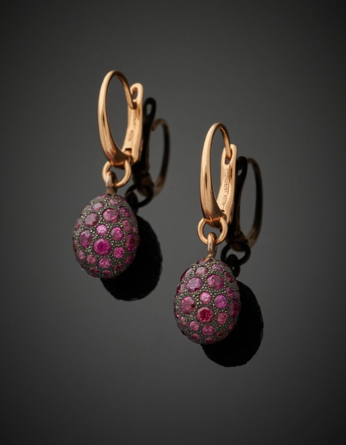 POMELLATO - Paire de PENDANTS d'OREILLES "Tabou" en or jaune (750‰) et argent (…