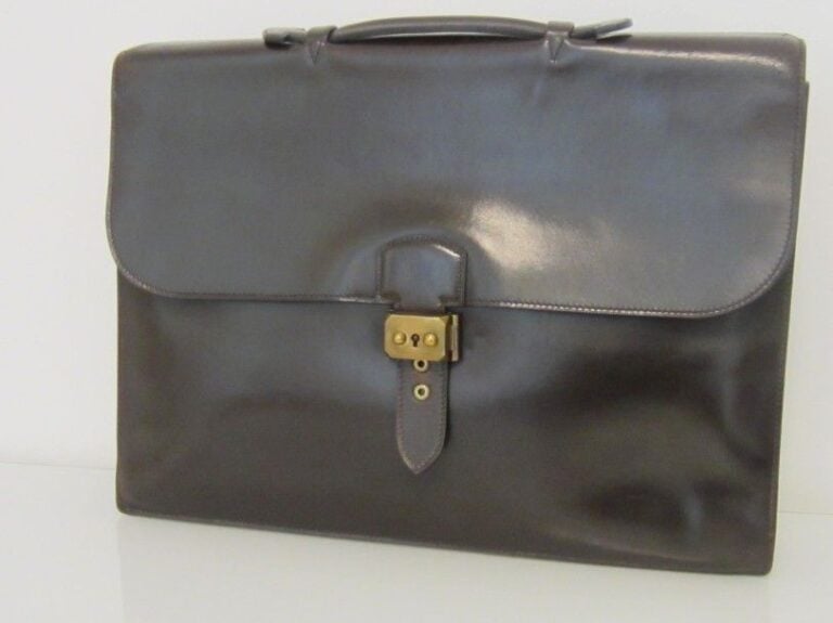 PORTE - DOCUMENTS en cuir marron à deux soufflets, serrure en laito