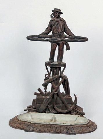 PORTE-PARAPLUIES «AU MARIN» Belle fonte ancienne à patine médaille, fonderie Corneau à Charleville, avec son bac en fonte émaillé blan