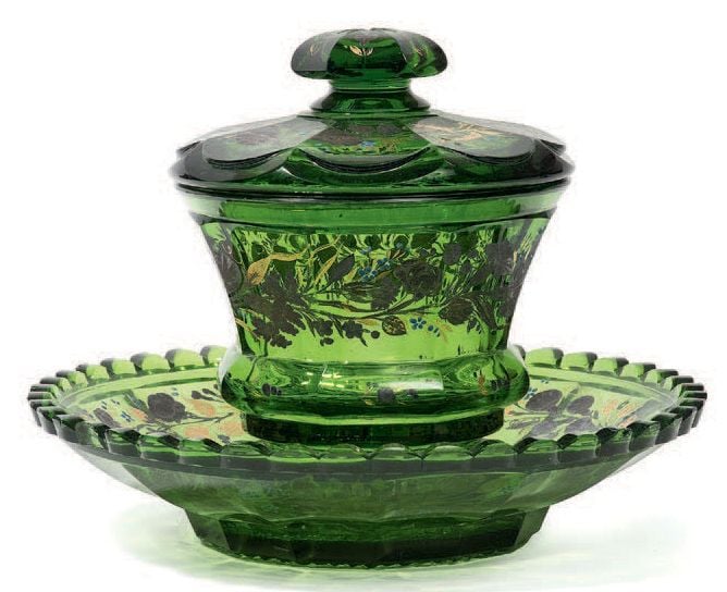 * Pot couvert et sa coupelle Cristal vert, émaux or et argent