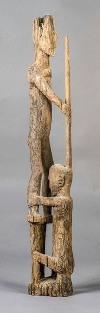Poteau bisj en bois sculpté et gravé représentant deux personnages superposé