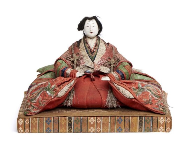 Poupée ningy? traditionnellement utilisée pour le festival des poupées (hinamatsuri) et représentant une impératric