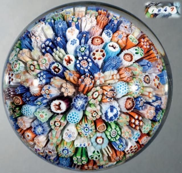 Presse-papiers daté 1847, à motif de millefiori de cannes polychromes dont quatre orné d'une silhouette Gridel (cheval, pantin, chien et coq