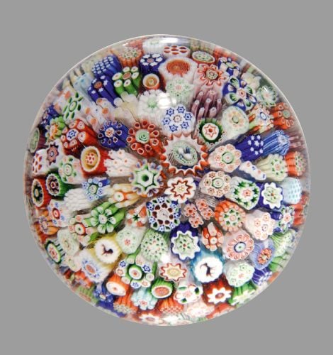 Presse-papiers daté 1849, à motif de millefiori de cannes polychromes dont trois à silhouette