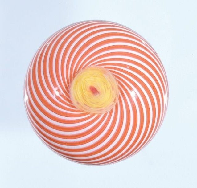 Presse-papiers Rose de Clichy, à motif de tourbillon de cannes roses et blanche spiralées centrées par une rose jaune de type Clich