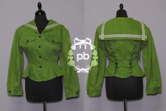 (Printemps-été 1989, collection "Voyage autour du monde en 168 tenues") BLOUSON cintré d'inspiration vareuse en gabardine de coton petit pois, col marin appliqué d'un galon rayé écru et marine, simple boutonnage, rappel sur les deux poches poitrine à rabat et sur les poignets droits, double laçage au dos (TS) Bibliographie: croquis figurant un blouson de même inspiration reproduit