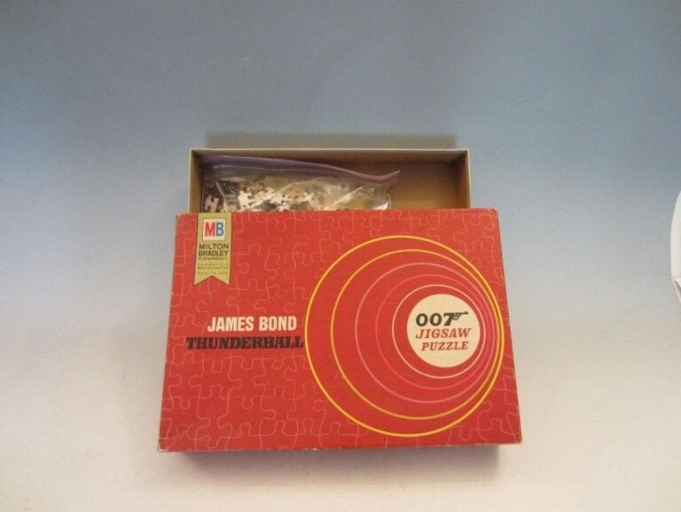 Puzzle James Bond 007 dans "Thunderball" manque une pièce