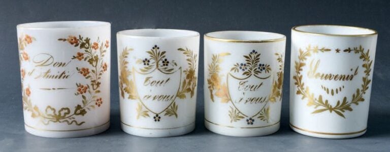 Quatre gobelets romantiques