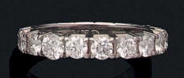 Rare ALLIANCE en platine (900 millièmes) sertie de diamants taille brillant, dont un plus importan