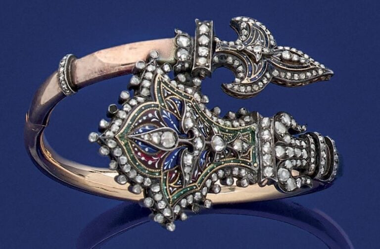 Rare BRACELET «fleurs de lys» stylisé rigide ouvrant en or rose (750 millièmes) et argent (mi