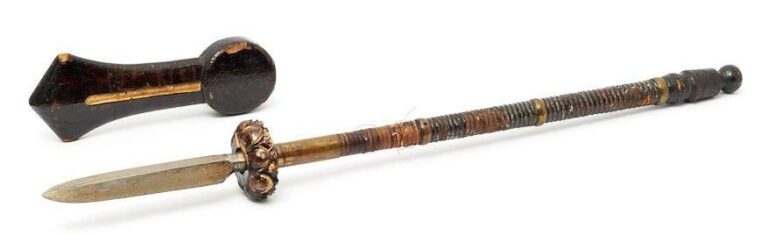 Rare courte lance (yari) avec une lourde lame provenant de la règion de Wakas