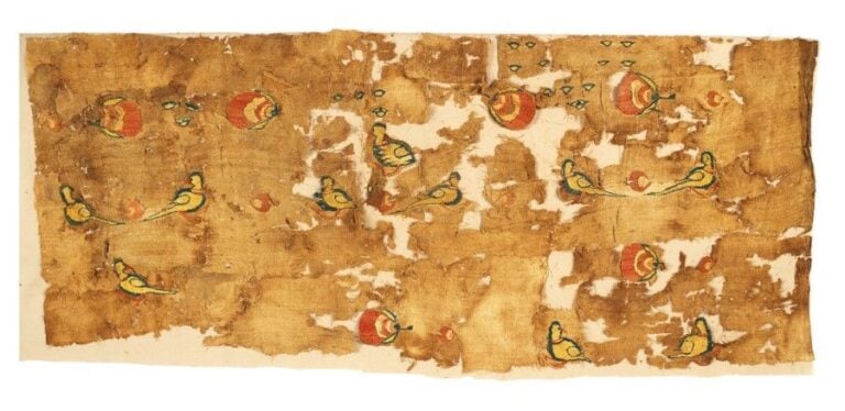 Rare et grand textile copte à décor de végétaux et d'oiseaux