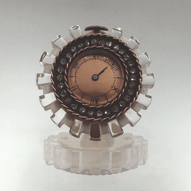 Rare MONTRE PENDENTIF en or jaune (750 millièmes) et altuglas crant