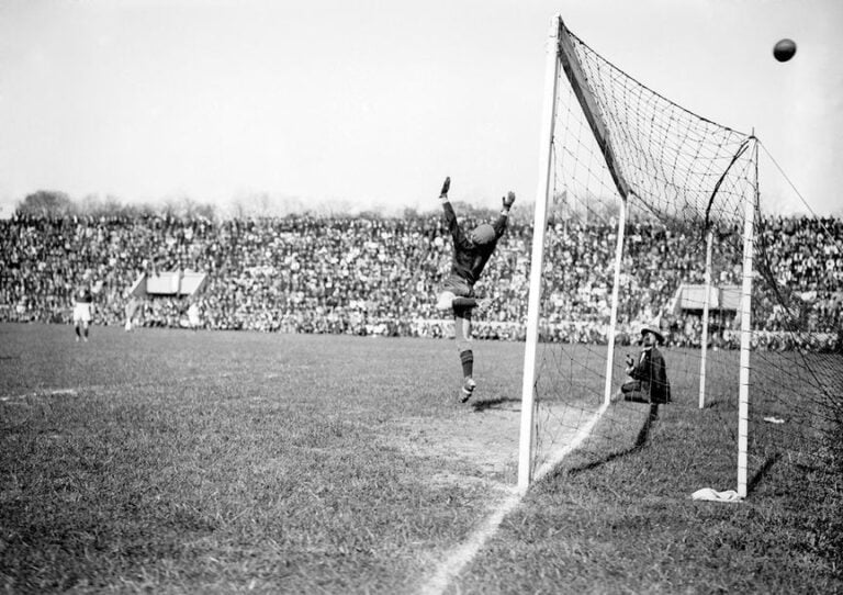 Red Star-Rennes - Finale de la Coupe de France 1922 © Collections L'Équipe 7 mai 192