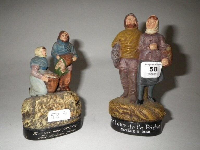 Retour de pêche Marché aux poissons Deux couples en terre cuite polychrome situés Cayeux-sur-Mer et Fort Mahon Plage