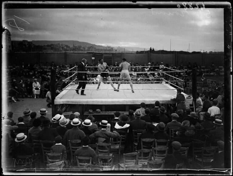 Réunion de boxe à Deauville - 1920 © Collections L'Équipe 5 septembre 192
