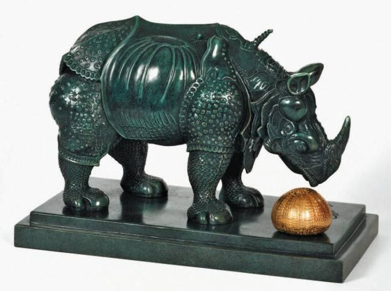 Rhinocéros habillé en dentelles - 1954 Épreuve en bronze à patine vert florentin, signé, cachet fonte à la cire perdue Airindor Valsuani N° 297/499 Hau