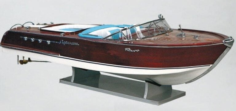 RIVA SUPER AQUARAMA Maquette de canot à moteur modèle rédui