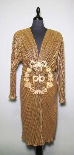 ROBE drapée portefeuille en polyester plissé glacé praliné, dos agrémenté d'un effet de martingale boutonnée (env TM)