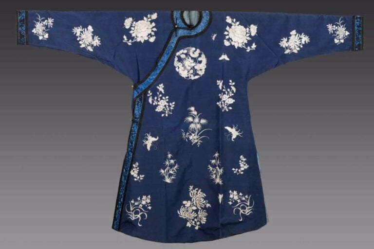 ROBE INFORMELLE DE FEMME MANDCHOU, CHANGFU Chine, Probablement fin de la Dynastie Qing et des alentours de 1900 Peut-être une robe dite d'hive