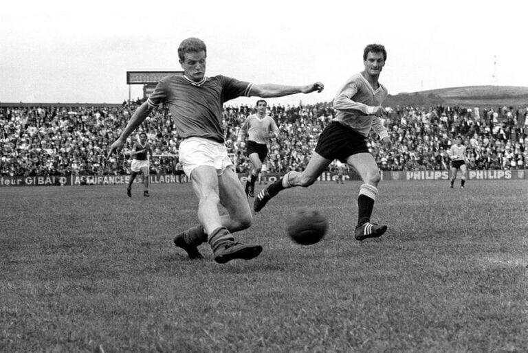Robert Herbin, Saint-Étienne - Strasbourg - Championnat de France 1964 © L'Équipe 7 juin 196
