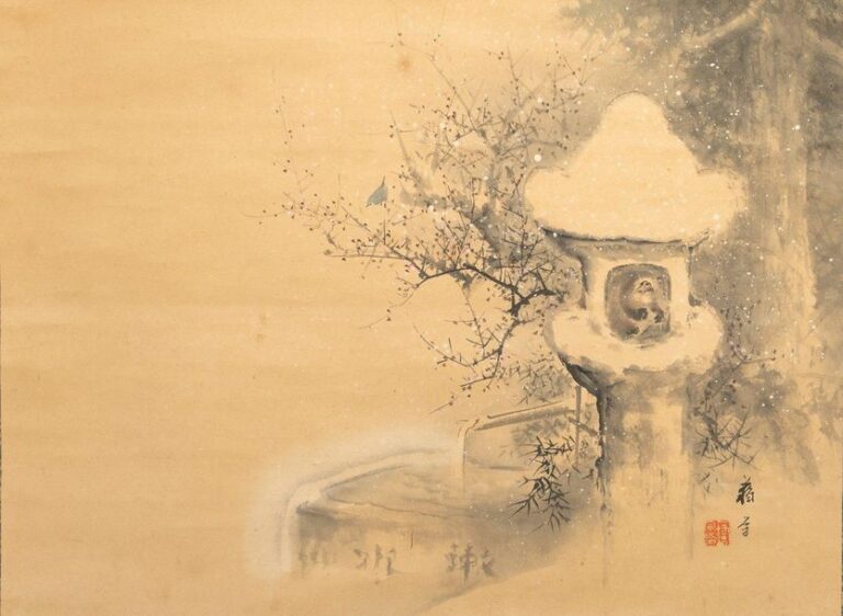 Rouleau suspendu polychrome (kakejiku) représentant une lanterne de jardin dans la neige avec un oiseau nichant à l'intérieur et au fond un oiseau dans un abricotier japonais, signé et scell