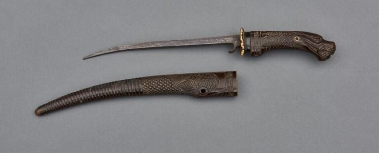 Sabre kabutowari, arme équipée d'une pointe courte en acier et utilisée pour fendre le casque d'un ennem