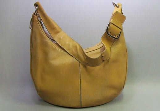 SAC en cuir naturel, fermeture éclair, demi anse bandoulière réglable, garnitures en métal chromé (patine d'usage)