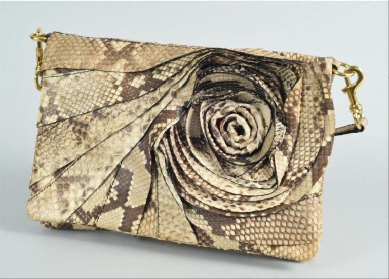 Sac porte-épaule souple en python réticulé tote, modèle "Fleurs