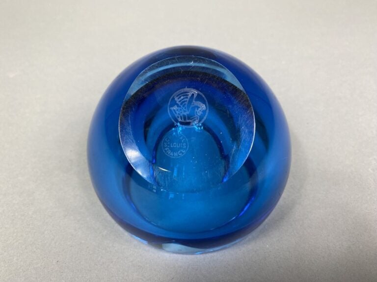 SAINT LOUIS pour Air France - Cendrier en cristal coloré bleu - H : 8.5 cm - On…