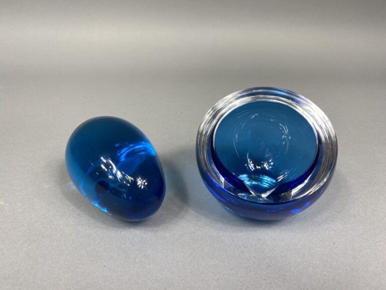 SAINT LOUIS pour Air France - Cendrier en cristal coloré bleu - H : 8.5 cm - On…