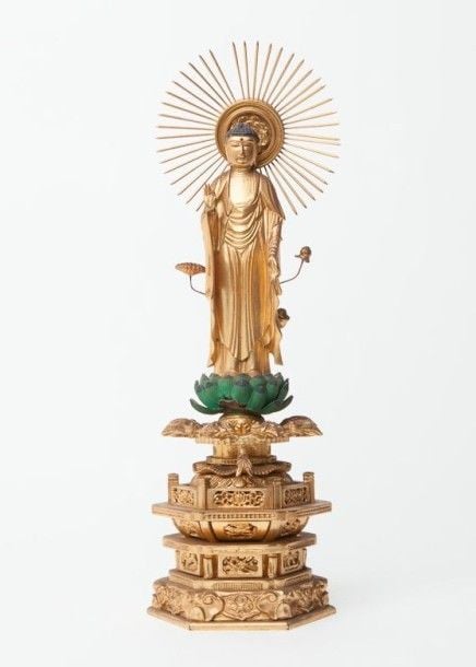 Sakyamuni Buddha en bois doré avec une fine moustach