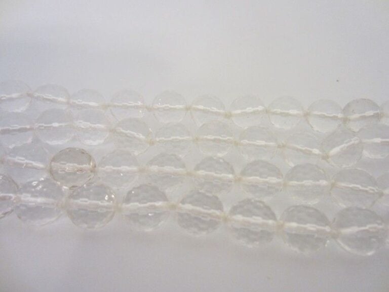 SAUTOIR de perles facettées de cristal de roch