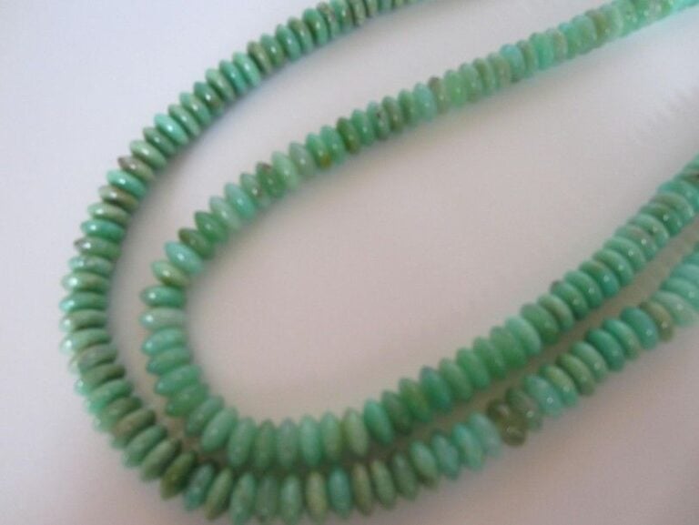 SAUTOIR de perles plates de chrysoprases, de forme rond