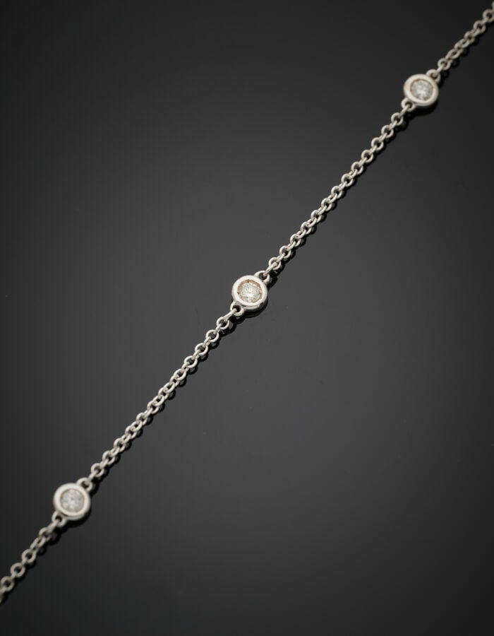 SAUTOIR en or gris (585‰) 14 carats composé d'une chaînette et 31 diamants tail…
