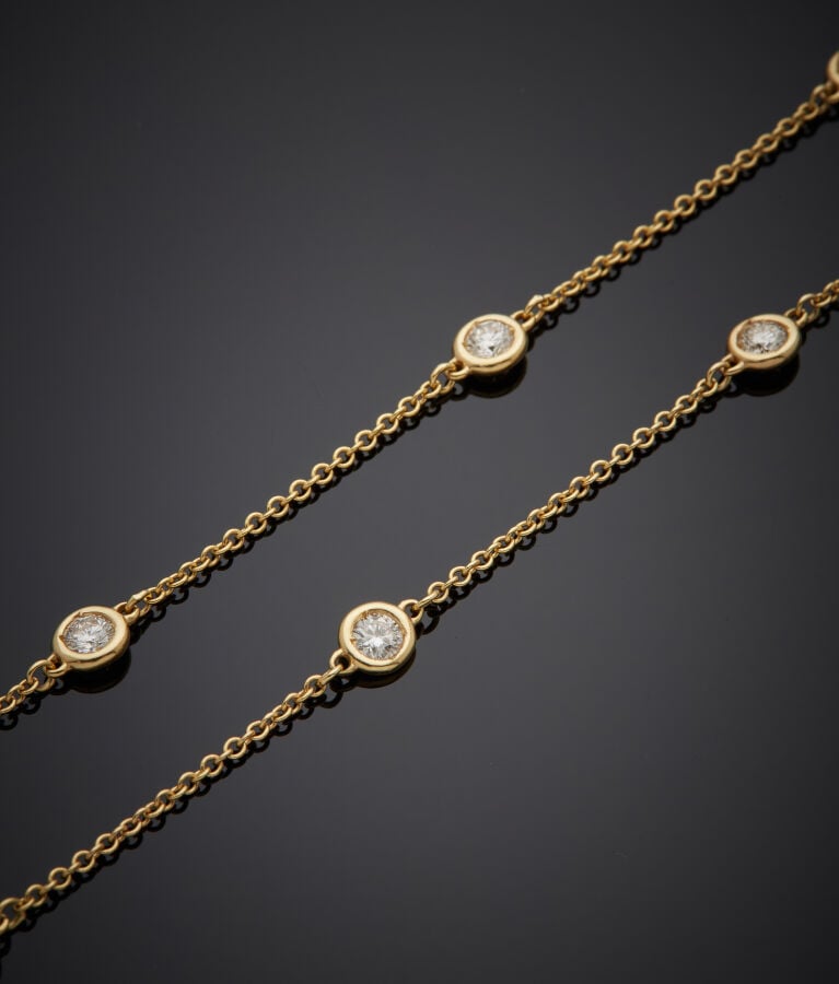SAUTOIR en or jaune (585‰) 14 carats composé d'une chaînette et 31 diamants tai…