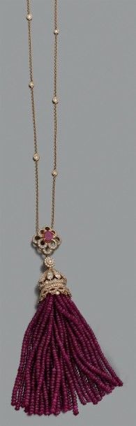 SAUTOIR en or rose (750 millièmes) composé d'une chaînette ornée de seize diamants taille brillant en serti clos, retenant un important
