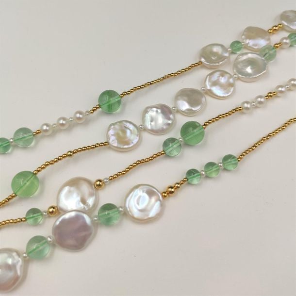 •SAUTOIR en vermeil (925‰) composé de perles de fluorites et perles plates d'eau douc