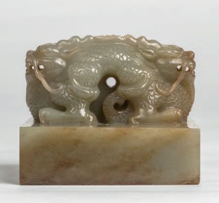 Sceau en jade céladon quadrangulaire, la prise sculptée de deux dragons dos à do