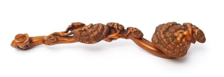 Sceptre ruyi (Japonais: nyoi) sculpté en bois bui