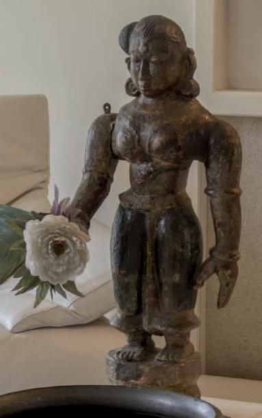 Sculpture d'une déesse féminine