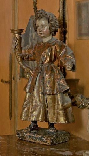 Sculpture en bois sculpté polychrome représentant un enfant tenant une corne d'abondanc
