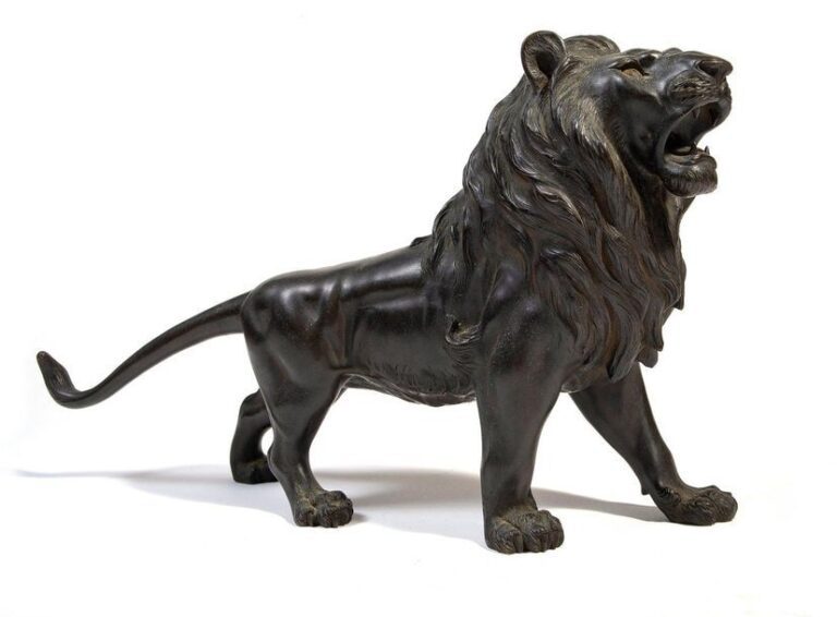Sculpture en bronze représentant un lion menaçant, marqué : Seik