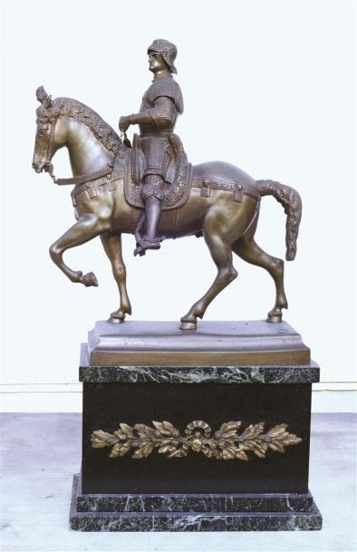 Sculpture équestre de Bartholoméo Colleoni Bronze à patine brune Fixé à un socle quadrangulaire en marbre vert H: 60 cm - l: 35 cm (petit accident au piédestal de marbre)