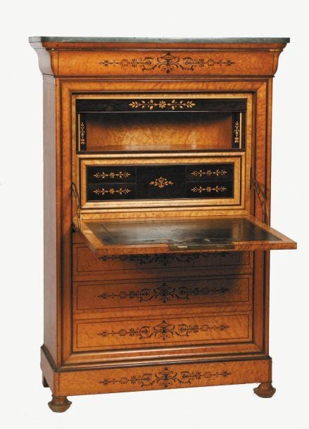 Secrétaire à abattant, en érable moucheté et filets de palissandre, intérieur en palissandr